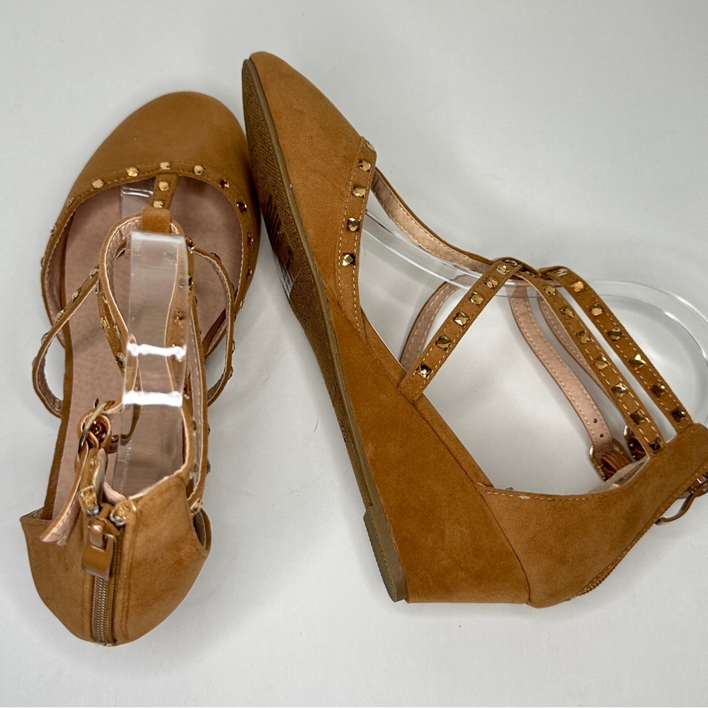 Forever strappy studded wedge sandals tan size 8.5 NWT